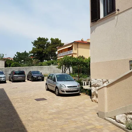 & Three Angels Guest house 3*