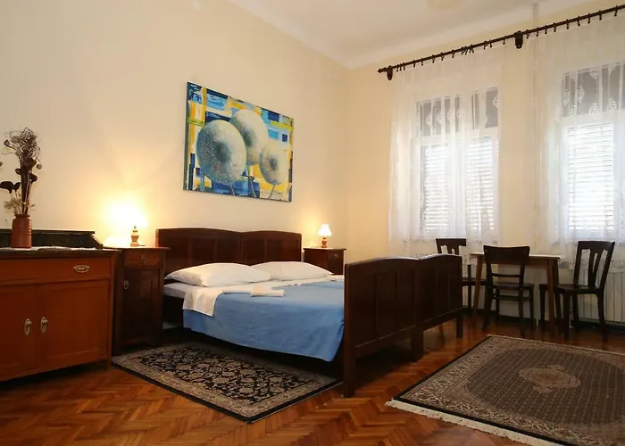 & Three Angels 招待所 3*