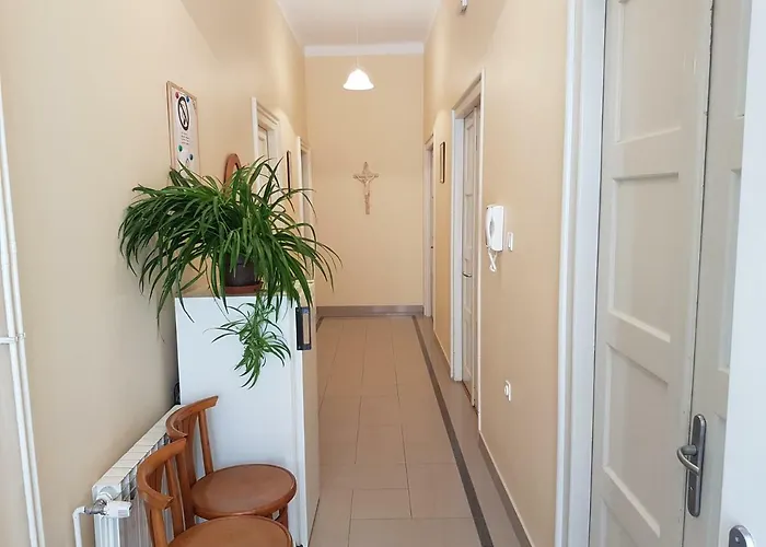 招待所 & Three Angels 巴斯卡