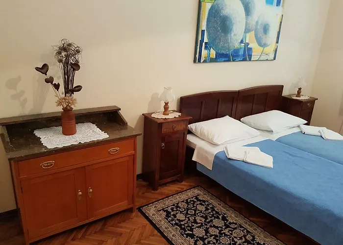 & Three Angels 招待所